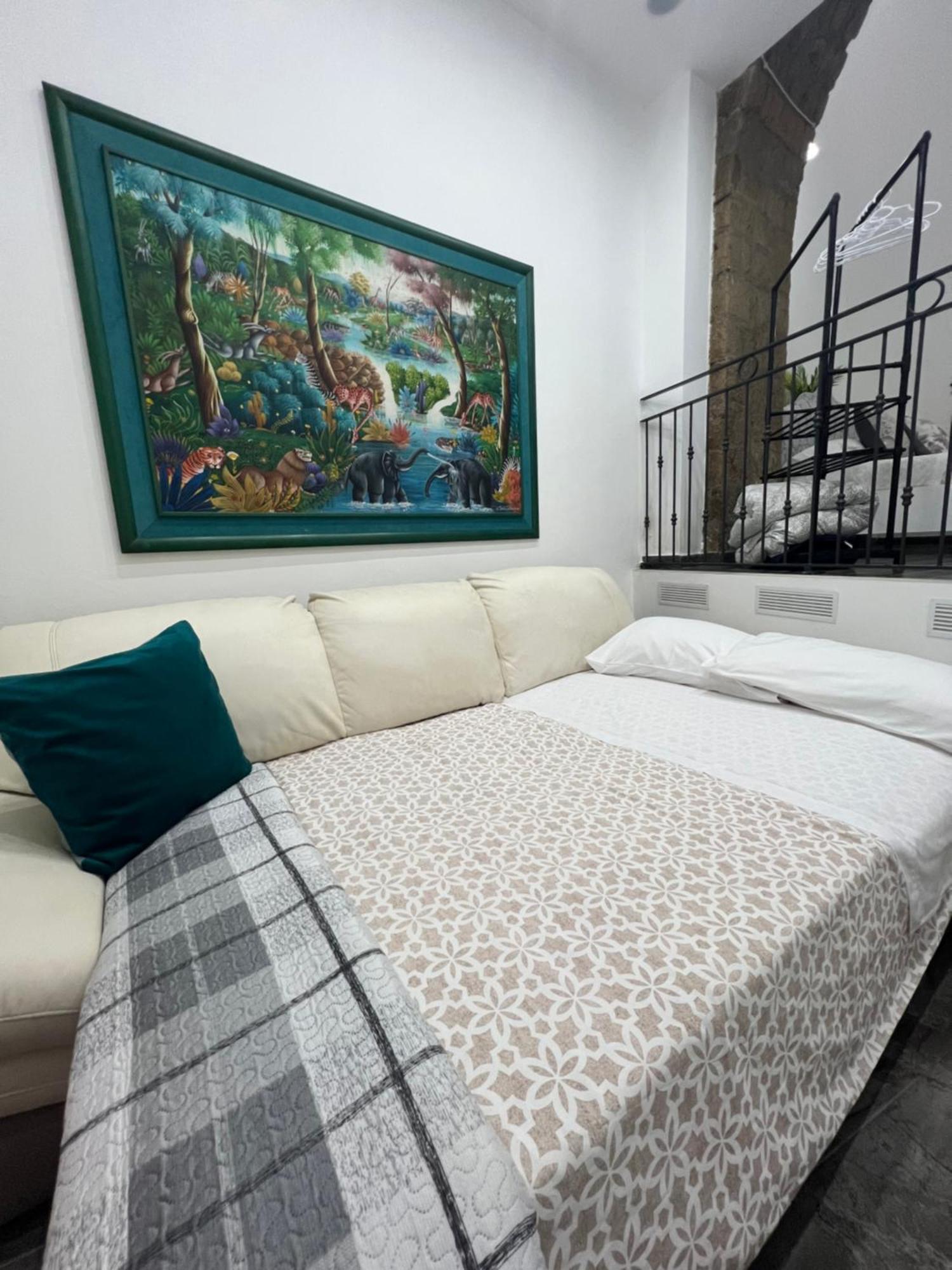 Arco Dei Borboni Bed & Breakfast เนเปิลส์ ภายนอก รูปภาพ